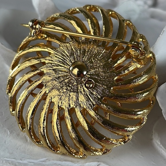 Gold Tone Flower Burst Brooch Pin - Picture 4 of 7